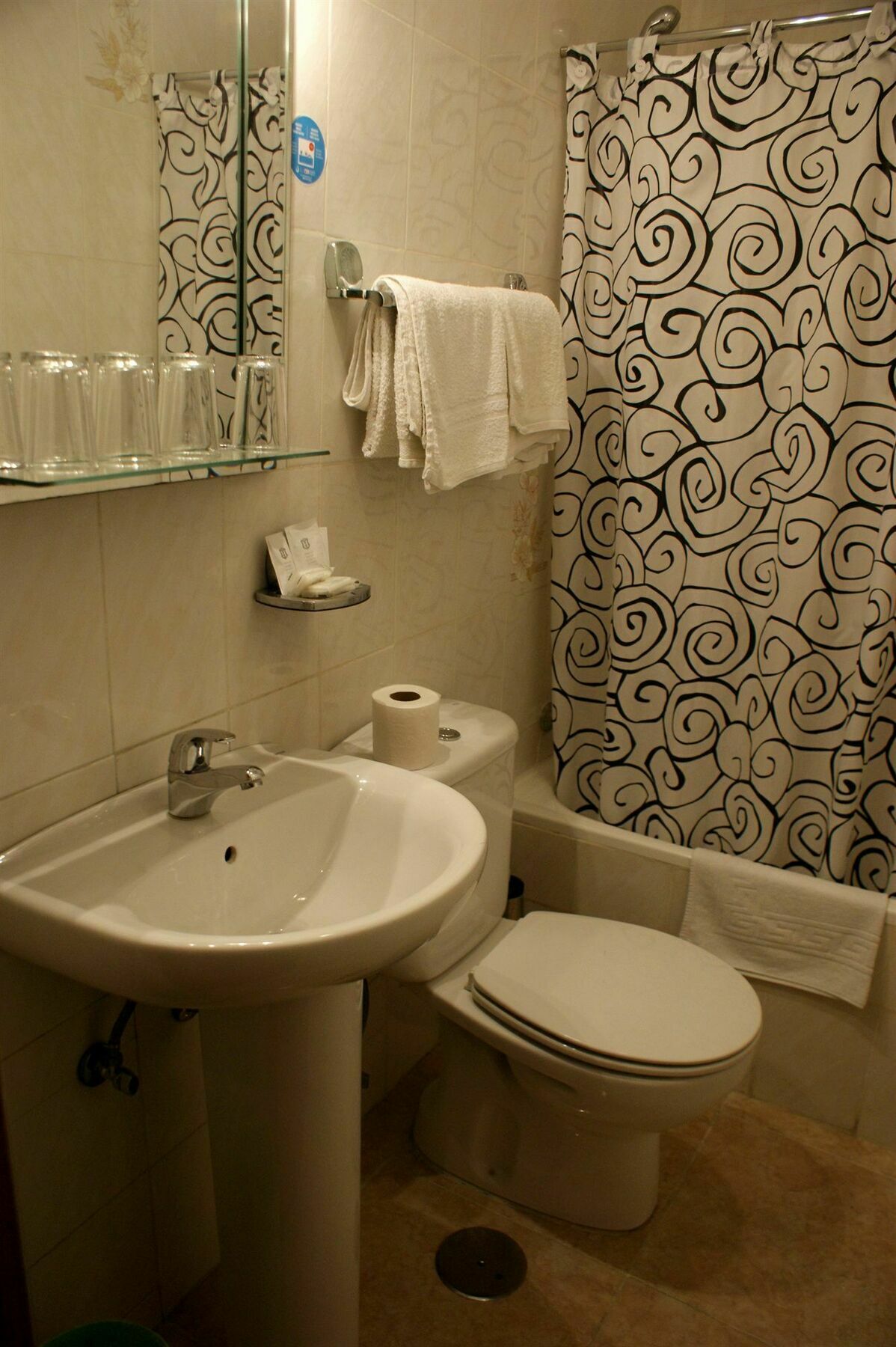 Hostal Rias Bajas Madrid Exteriér fotografie